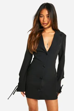 Robe blazer à découpes et bretelles croisées